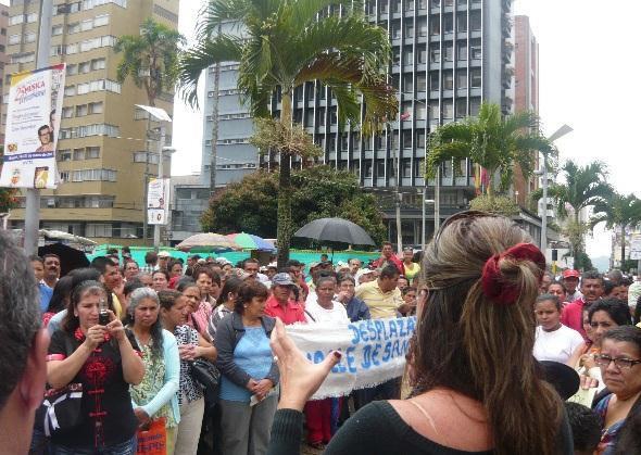 Yo protestando